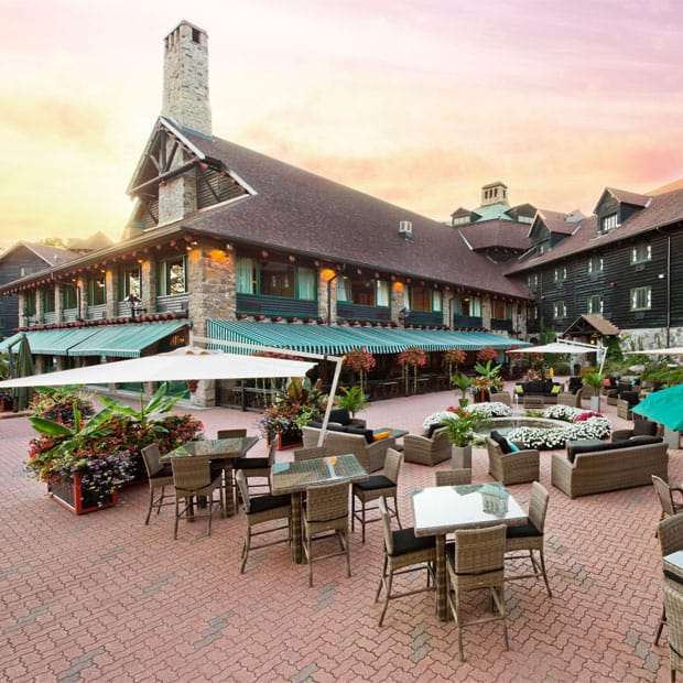 Terrasse du Fairmont Le Château Montebello