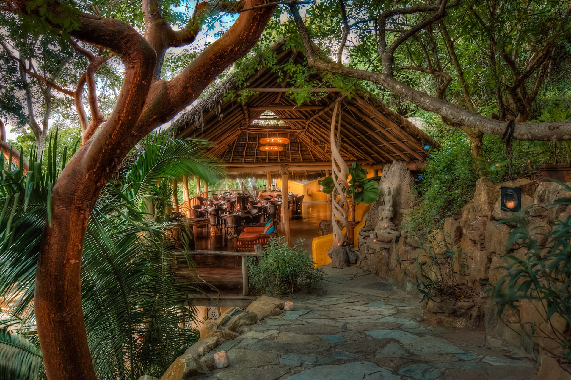 Restaurant du Haramara Retreat au cœur de la jungle